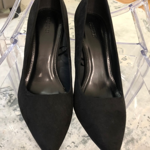 Forever 21 Black Point Toe Basic Everyday Heels - Picture 3 of 5